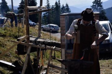 Un fierar a adus pe Rarău o meserie pe cale de dispariție
