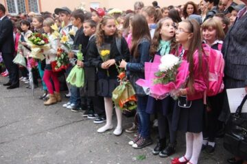 Aproape 120.000 de preșcolari și elevi suceveni revin astăzi în bănci, după ce au avut parte de o vacanță de aproape trei luni de zile