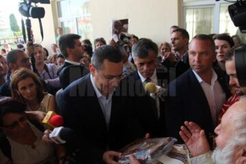 Victor Ponta a fost prezent la inaugurarea unei grădinițe noi din Dumbrăveni