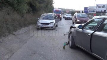 Șoferul de pe Ford nu s-a asigurat corespunzător la ieșirea din parcarea Dedeman și a intrat în coliziune cu un autoturism Alfa Romeo