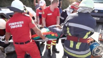 Două dintre victimele din Ford au avut nevoie de intervenția pompierilor de la Descarcerare pentru a fi scoase din mașină și transportate la Urgențele Spitalului Județean