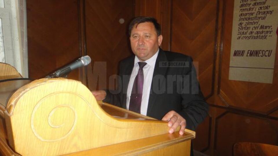 Cel mai important punct este, fără îndoială, schimbarea din funcție a actualului viceprimar, Dumitru Ciobotariu, ales consilier local pe listele PP-DD Cel mai important punct este, fără îndoială, schimbarea din funcție a actualului viceprimar, Dumitru Ciobotariu, ales consilier local pe listele PP-DD