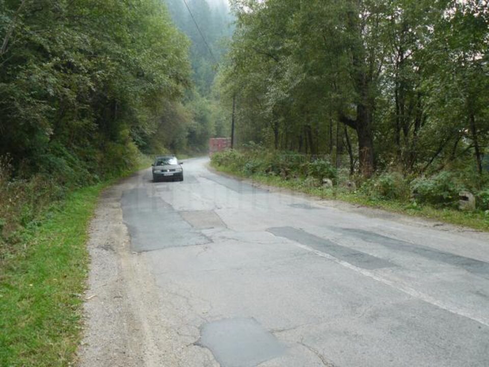 DN 18, la intrarea în Ciocănești, dinspre Iacobeni
