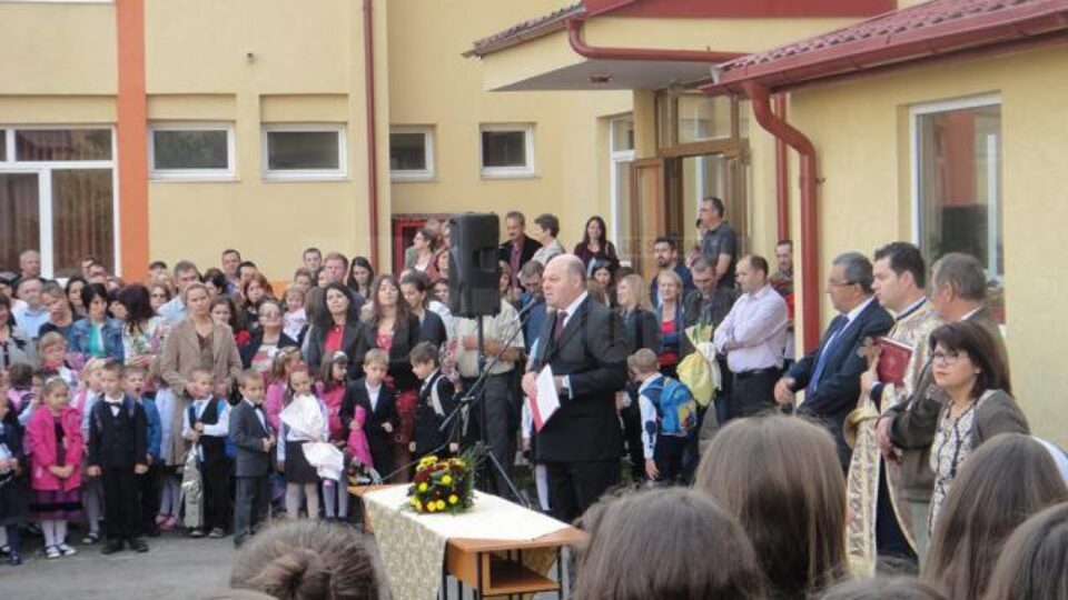 Prefectul Florin Sinescu a participat la deschiderea noului an școlar în municipiul Rădăuți