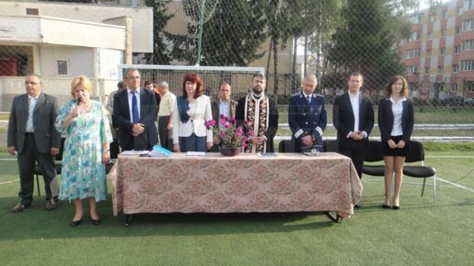 Prefectul Florin Sinescu a participat la deschiderea noului an școlar în municipiul Rădăuți