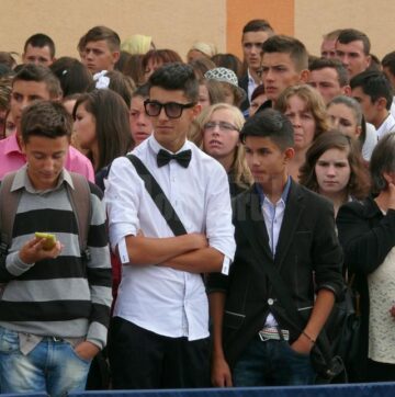 Peste 8.000 de elevi și preșcolari s-au întors de luni în grădinițele și școlile fălticenene