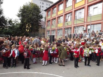 Primarul Ion Lungu a participat la deschiderea de an școlar la 11 unități de învățământ din toate cartierele Sucevei