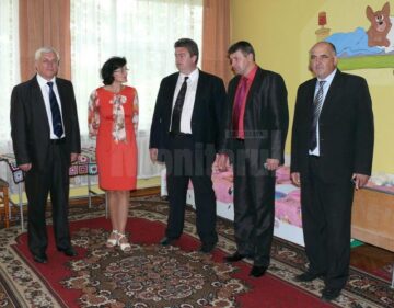 Peste 8.000 de elevi și preșcolari s-au întors de luni în grădinițele și școlile fălticenene