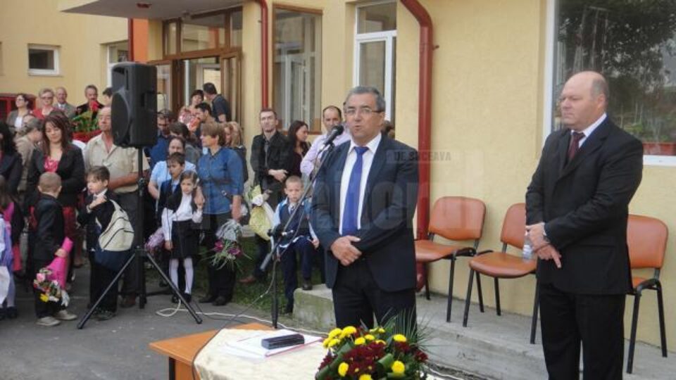Prefectul Sinescu a participat la deschiderea noului an școlar în Rădăuți
