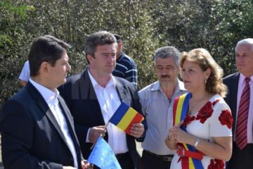 Primarul din Voitinel, Maria Pleșca, a ținut să-i mulțumească lui Titus Corlățean pentru prezența la inaugurarea grădiniței