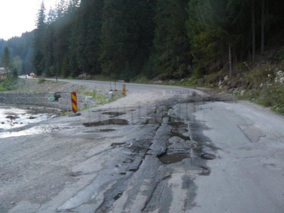 Drumul național a rămas deocamdată un dezastru la Cârlibaba