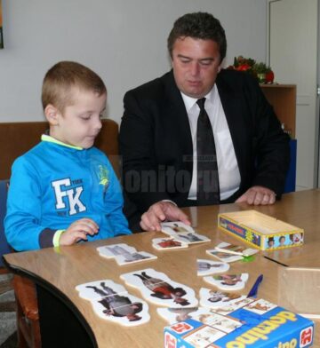 Peste 8.000 de elevi și preșcolari s-au întors de luni în grădinițele și școlile fălticenene