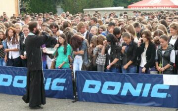 Peste 8.000 de elevi și preșcolari s-au întors de luni în grădinițele și școlile fălticenene