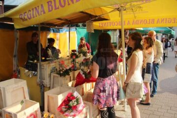 Vânzări record de flori în prima zi de școală