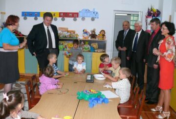 Peste 8.000 de elevi și preșcolari s-au întors de luni în grădinițele și școlile fălticenene