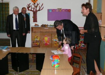 Peste 8.000 de elevi și preșcolari s-au întors de luni în grădinițele și școlile fălticenene