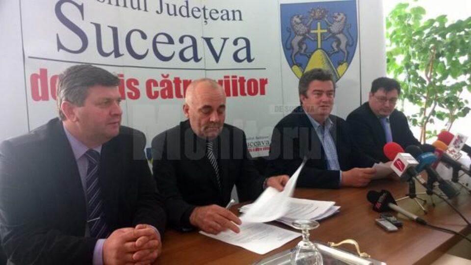 Președintele CJ, Cătălin Nechifor, și întreaga echipă de conducere a Spitalului Județean Președintele CJ, Cătălin Nechifor, și întreaga echipă de conducere a Spitalului Județean