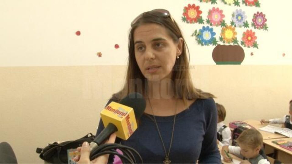 Improvizații, fișe și planuri de lecție realizate în pripă de învățătorii care nu au manuale la clasă