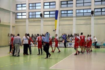 Handbaliștii suceveni au pierdut meciul de acasă cu Dinamo pentru că ambulanța n-a ajuns la sală