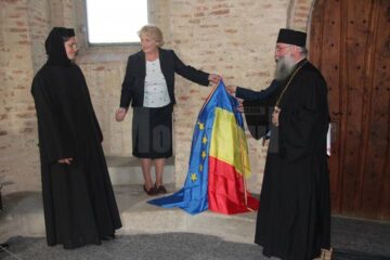 Plachetă de bronz, dezvelită ieri la Mănăstirea Dragomirna