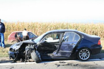 Accident cu trei mașini implicate, pe E 85, la Dărmănești