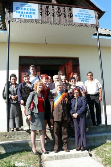 Biblioteca sătească „Mihai Leonte” și Muzeul Sătesc, inaugurate ieri în satul Petia