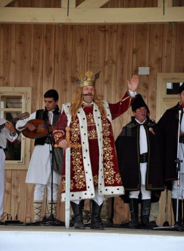 Deschiderea oficială a festivalului a avut loc cu prezentarea scenetei istorice „Ștefane, măria ta!”, interpretată de gospodari din zona Vicov