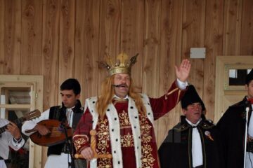 Deschiderea oficială a festivalului a avut loc cu prezentarea scenetei istorice „Ștefane, măria ta!”, interpretată de gospodari din zona Vicov