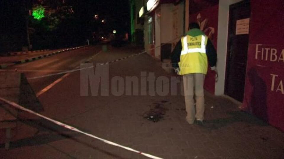 Tânărul a fost atacat și bătut cu sălbăticie în apropierea stației de taxiuri din laterala Casei de Cultură