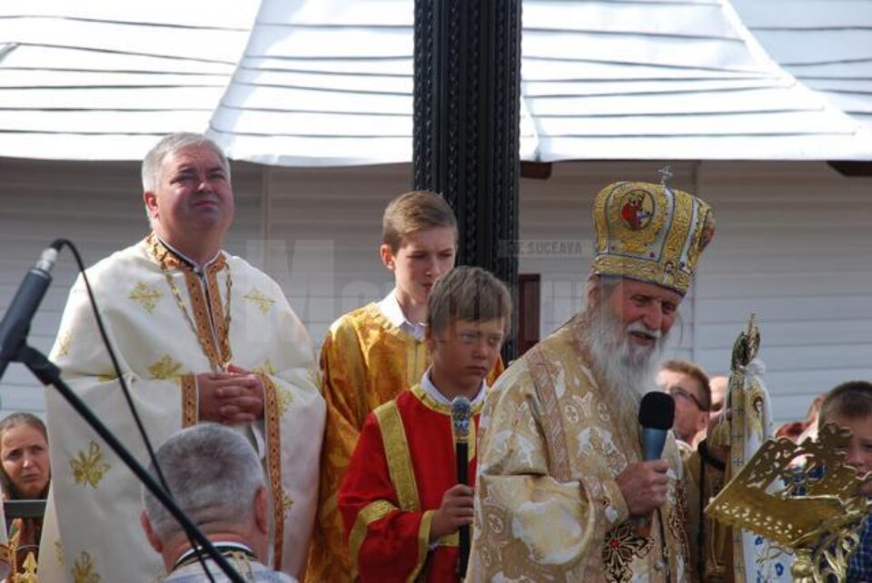 A fost sfințit altarul de vară din curtea bisericii Parohiei Ulma