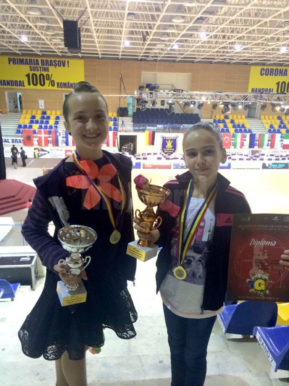 Ioana Michitei, locul II, împreună cu Isabella Ududec, locul III