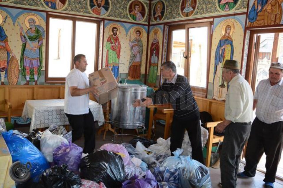 Comunitatea din Marginea dă un nou exemplu de solidaritate: a strâns două camioane cu ajutoare, pentru 50 de suflete condamnate