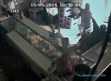 Întreaga agresiune a fost surprinsă de camerele de supraveghere video ale magazinului