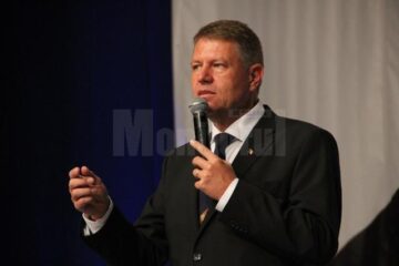 Klaus Iohannis: „Cel care se potrivește cel mai bine cu o educație teoretică și universitară să aibă toată calea deschisă către aceasta. Iar cel care vrea să fie meseriaș, să fie ghidat spre o meserie”