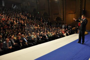 Aproape 2.000 de persoane au venit la întâlnirea cu Klaus Iohannis