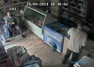 Bărbatul înjunghiat într-un magazin se teme pentru viața lui și nu înțelege de ce procurorii l-au lăsat liber pe agresor