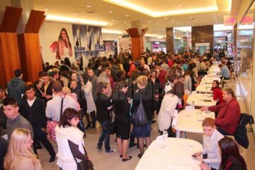 Peste o mie de persoane s-au prezentat la Bursa locurilor de muncă pentru absolvenți