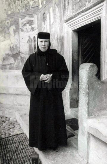Maica Irina Pântescu în anul 1991