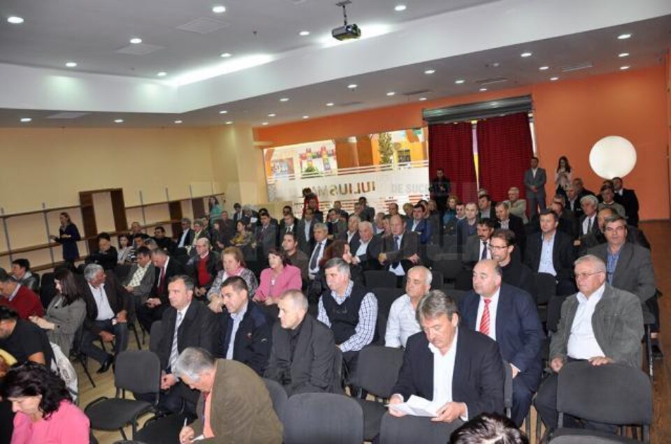 Ministrul Fondurilor Europene, Eugen Teodorovici, s-a întâlnit ieri, la Suceava, cu reprezentanții mediului de afaceri și cu primarii din județ