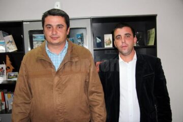 Vasile Costan, directorul Direcției Agricole Suceava, și Andrei Mihai Maniliuc (dreapta), noul șef al Oficiului de Pedologie Suceava