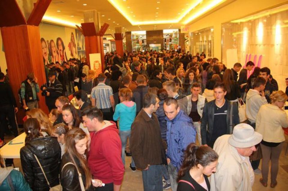 Aglomerație la Bursa locurilor de muncă pentru absolvenți, la Suceava