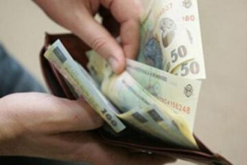 Unui bătrân în vârstă de 78 de ani i-au fost furate toate economiile din casă. Foto: ziarullumina.ro