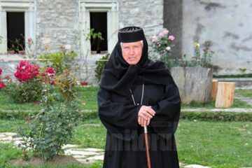„Măicuța” de la Voroneț împlinește duminică 82 de ani