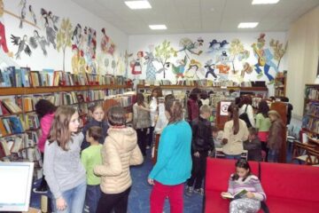 Tinerii participanți la Nocturna Bibliotecilor au descoperit numeroase cărți pe placul lor