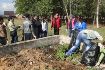 Acțiunea inițiată de consilierul local Traian Andronachi și de Colegiul Agricol „Andronic Motrescu” a vizat curățarea și igienizarea străzii Inginer Andronic Motrescu din municipiu