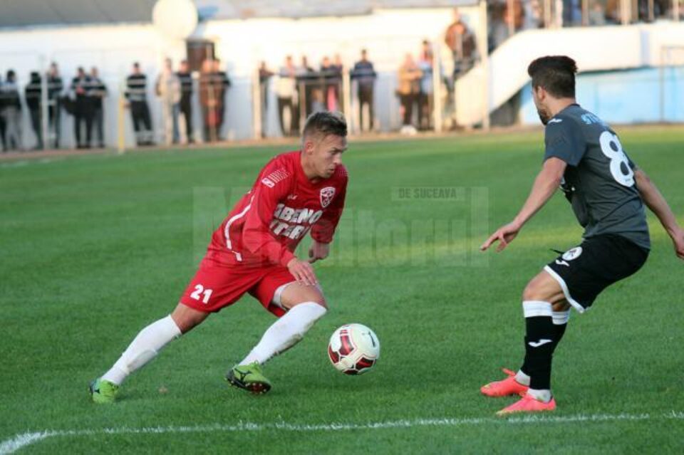 Mijlocașul Cătălin Golofca, la balon, a amarcat primul gol al sucevenilor în partida de la Balotești Mijlocașul Cătălin Golofca, la balon, a amarcat primul gol al sucevenilor în partida de la Balotești