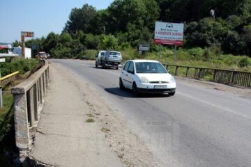 Podul peste pârâul Șcheia trebuie reparat de urgență, înainte de intrarea în iarnă