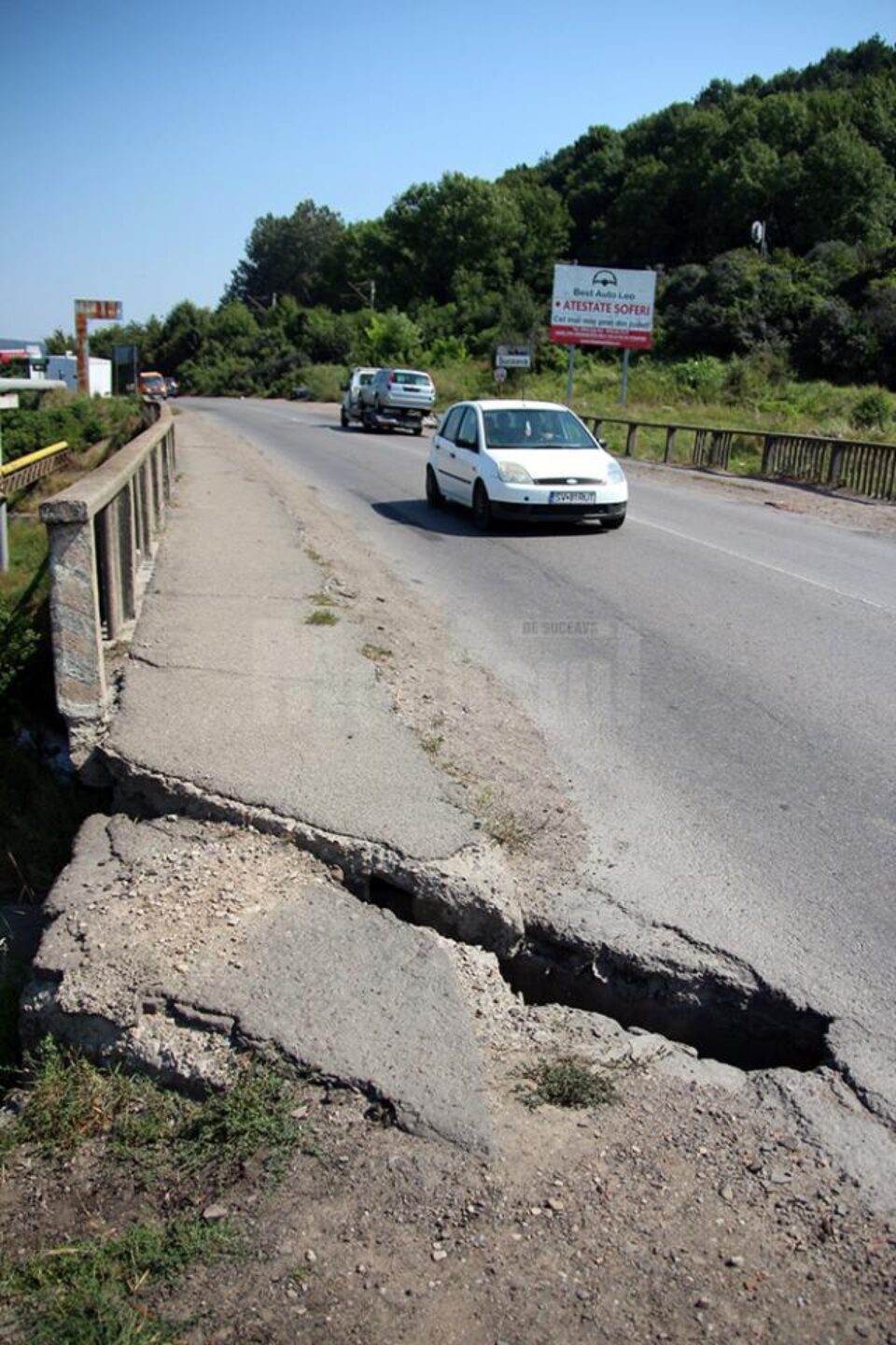 Podul peste pârâul Șcheia trebuie reparat de urgență, înainte de intrarea în iarnă