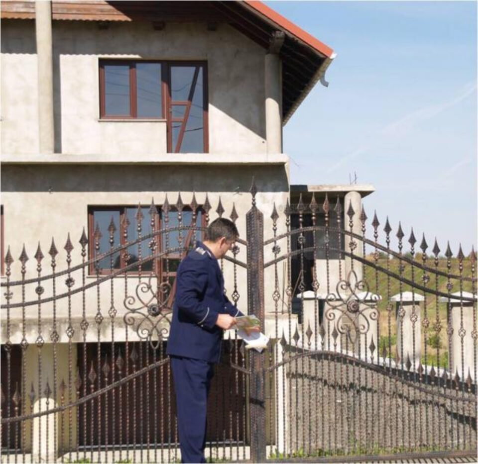Polițiștii de la prevenire au distribuit materiale informative cu recomandări preventive împotriva furturilor Polițiștii de la prevenire au distribuit materiale informative cu recomandări preventive împotriva furturilor