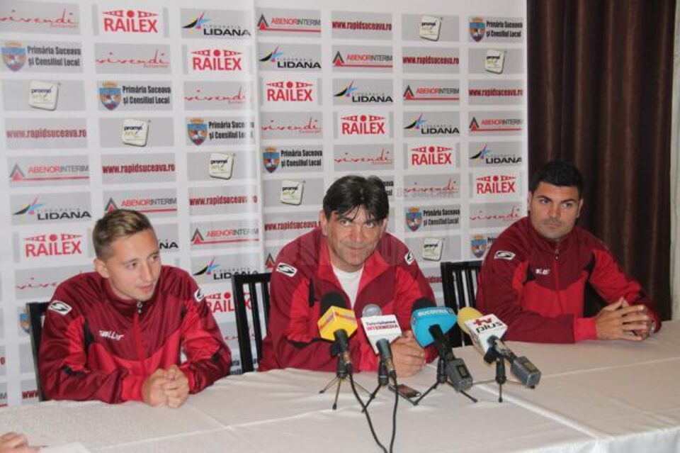 Rapidiștii sunt conștienți că pornesc cu șansa a doua în meciul cu Petrolul, dar sunt încrezători că vor face o figură frumoasă Rapidiștii sunt conștienți că pornesc cu șansa a doua în meciul cu Petrolul, dar sunt încrezători că vor face o figură frumoasă